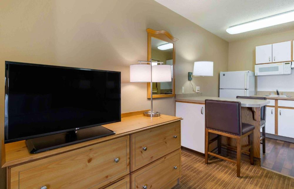 Studio with 2 Queen Beds - Non-Smoking interior